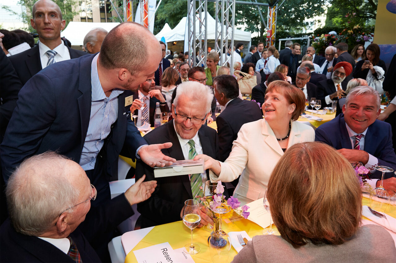 Søren im Gespräch mit Angela Merkel
